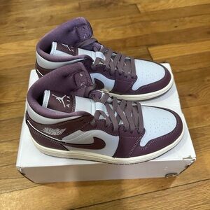 *New* Jordan 1 Mid Women Purple White (BQ6472-050) Size 6.5W